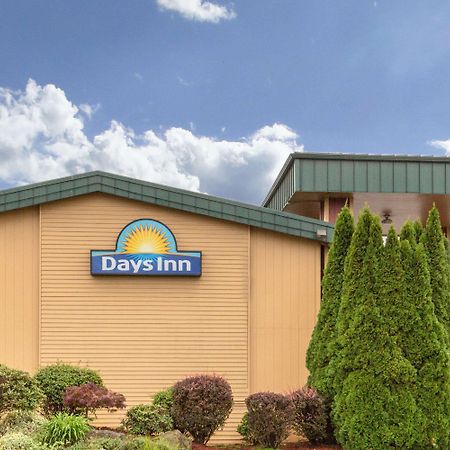 Days Inn By Wyndham Black Bear Salem Exteriör bild