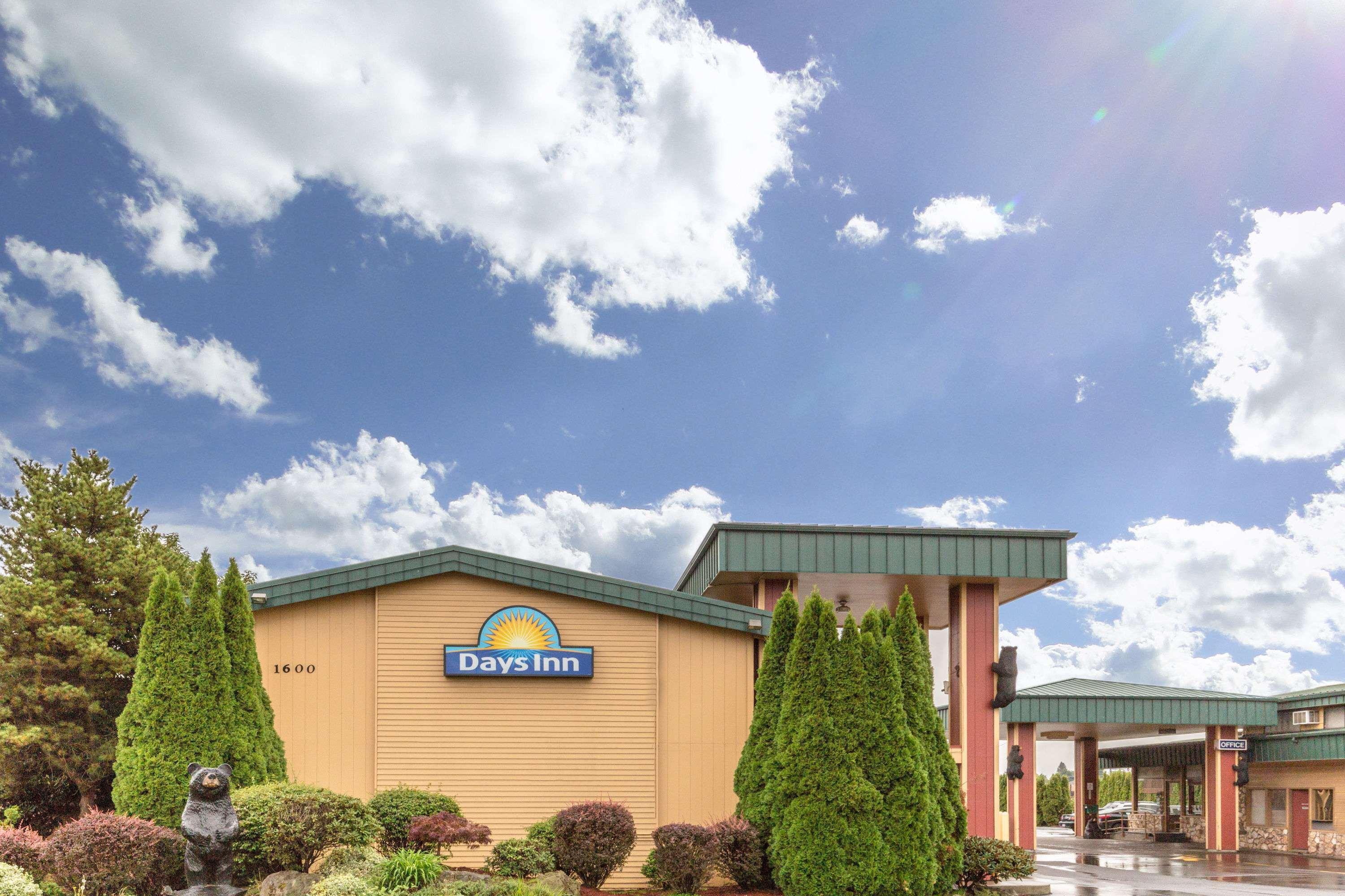Days Inn By Wyndham Black Bear Salem Exteriör bild