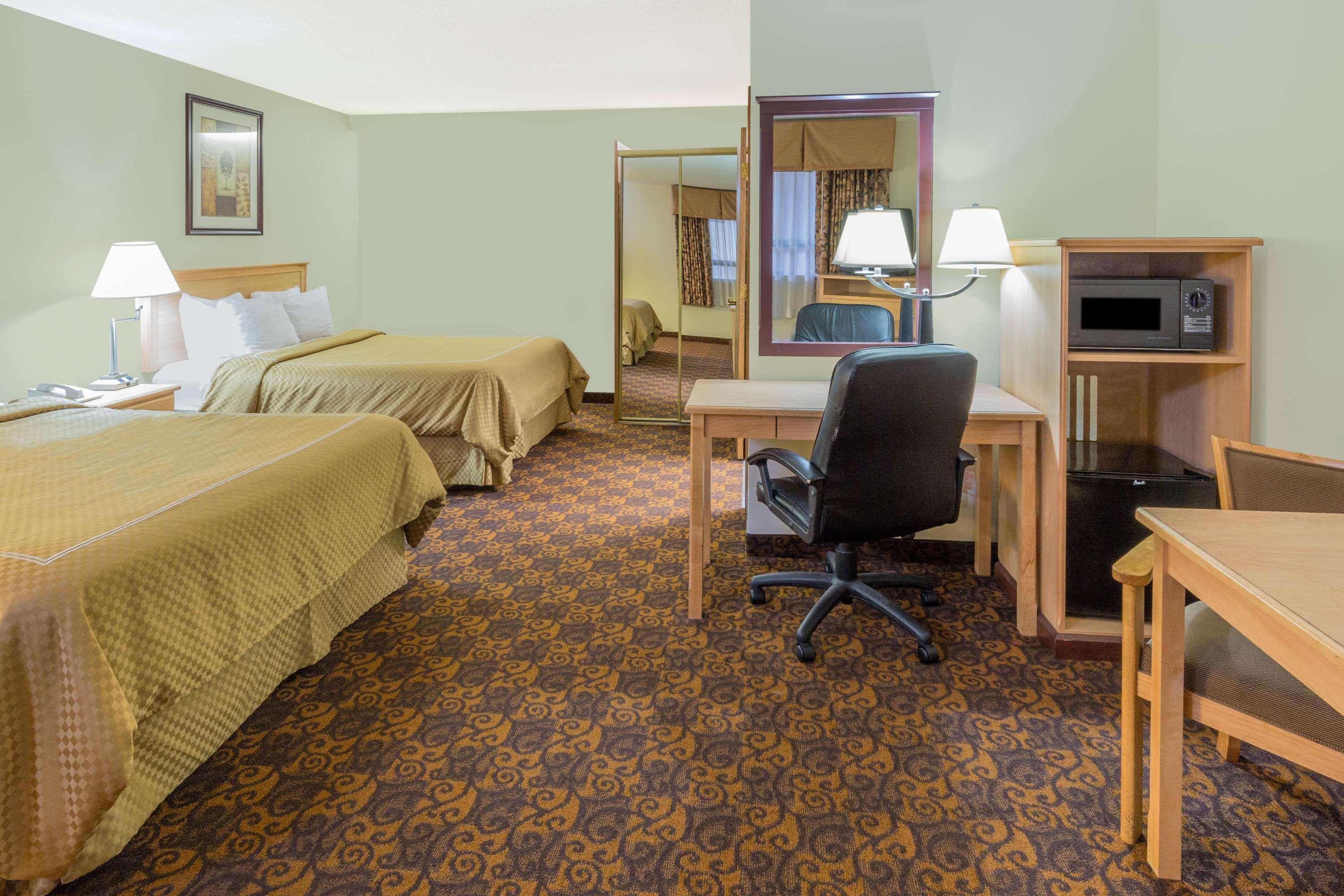 Days Inn By Wyndham Black Bear Salem Exteriör bild