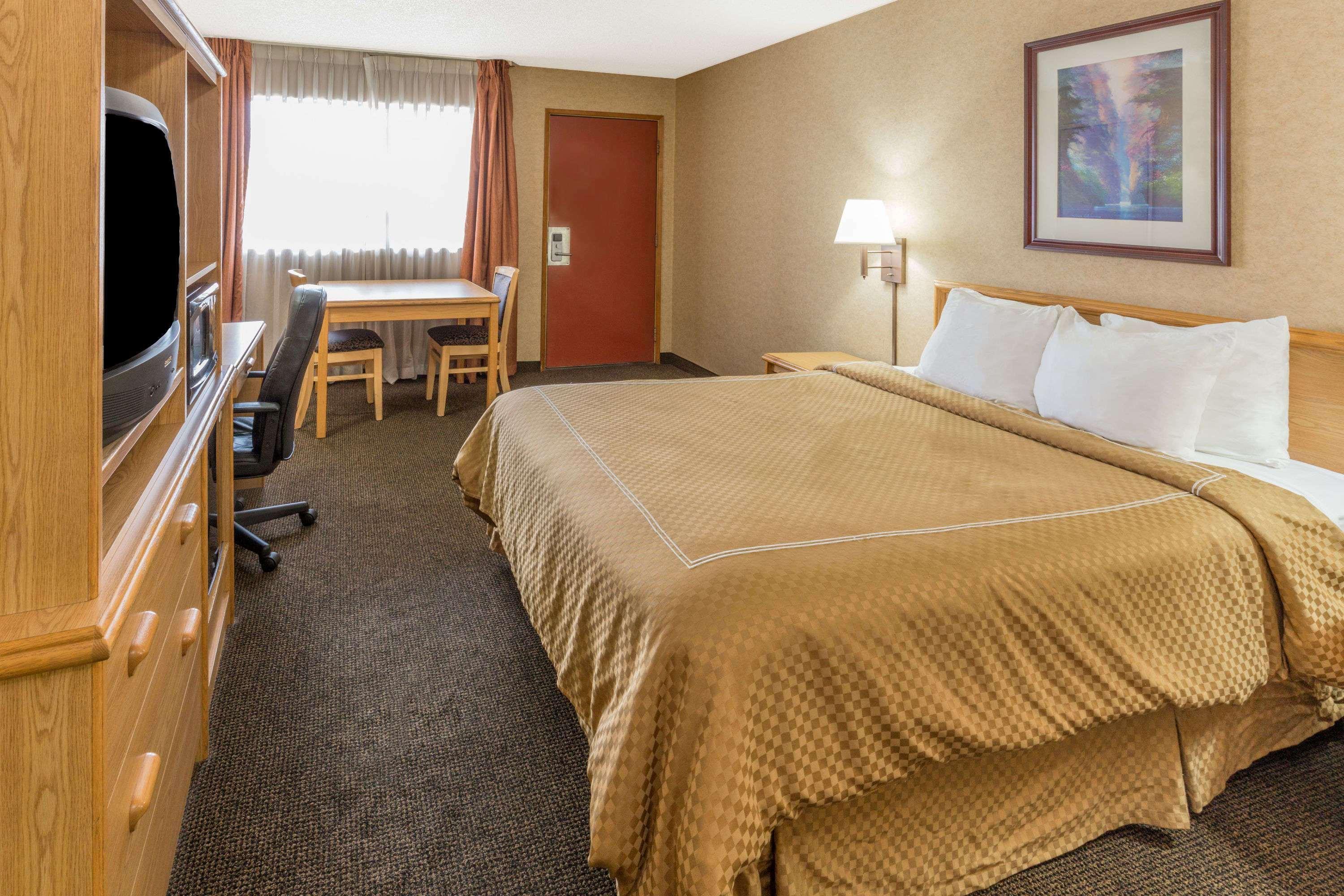 Days Inn By Wyndham Black Bear Salem Exteriör bild
