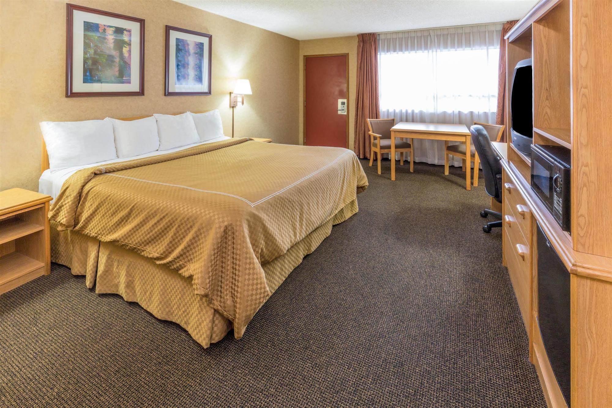 Days Inn By Wyndham Black Bear Salem Exteriör bild